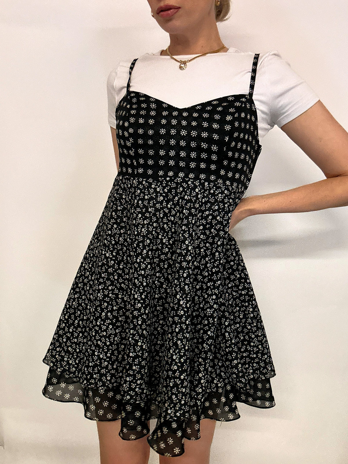 Robe fleurie noire et blanche S/M vintage
