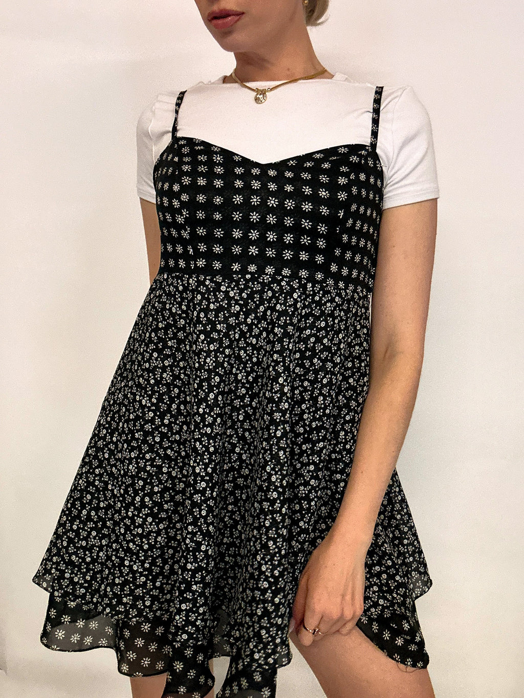 Robe fleurie noire et blanche S/M vintage