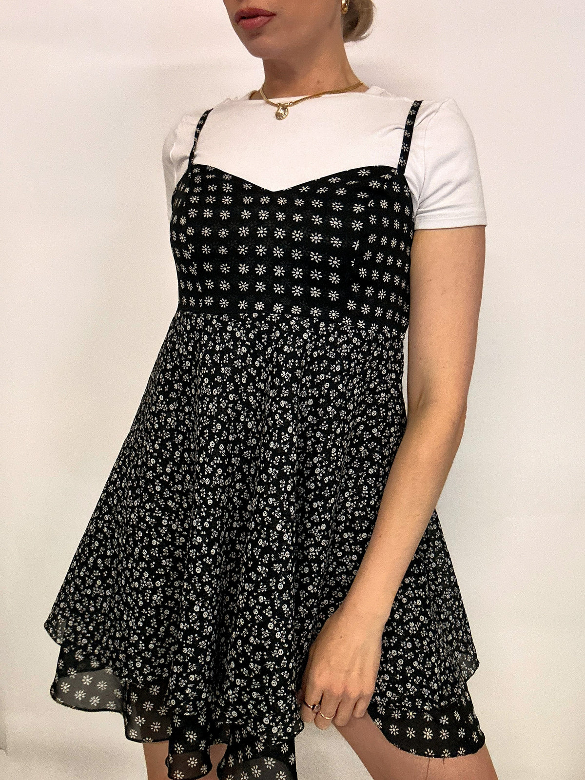 Robe fleurie noire et blanche S/M vintage