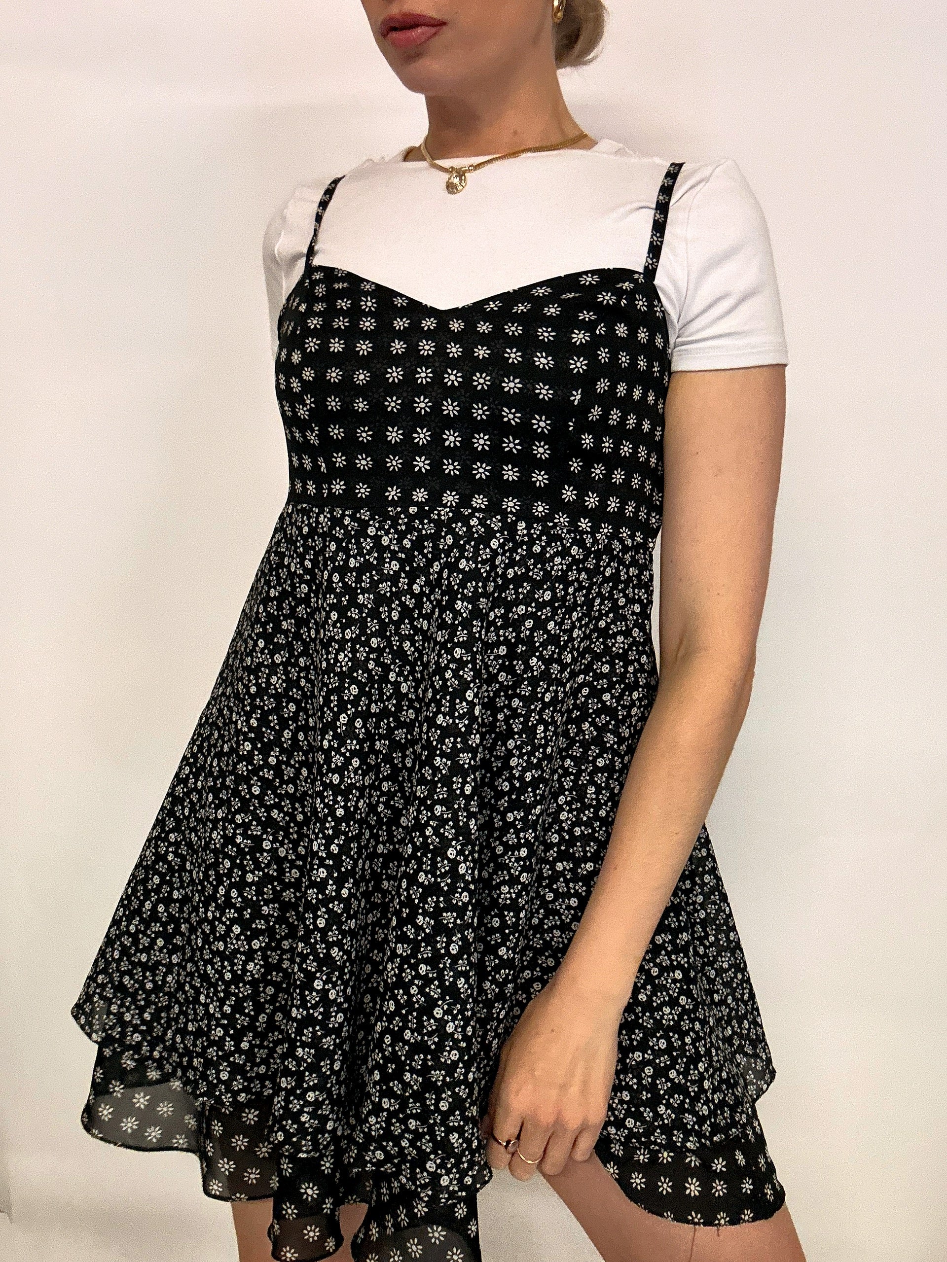 Robe fleurie noire et blanche S/M vintage