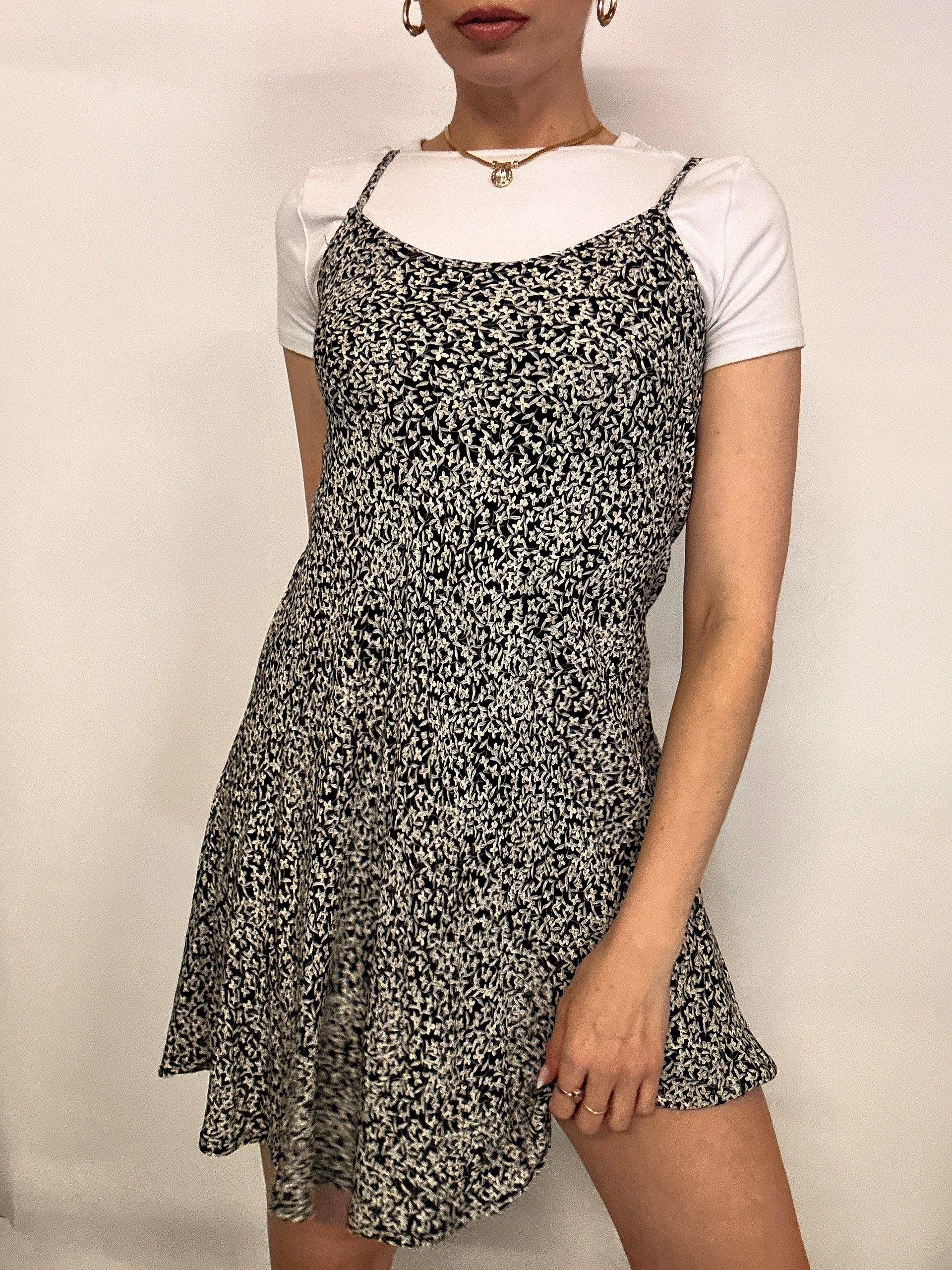 Robe fleurie noire et blanche S/M vintage