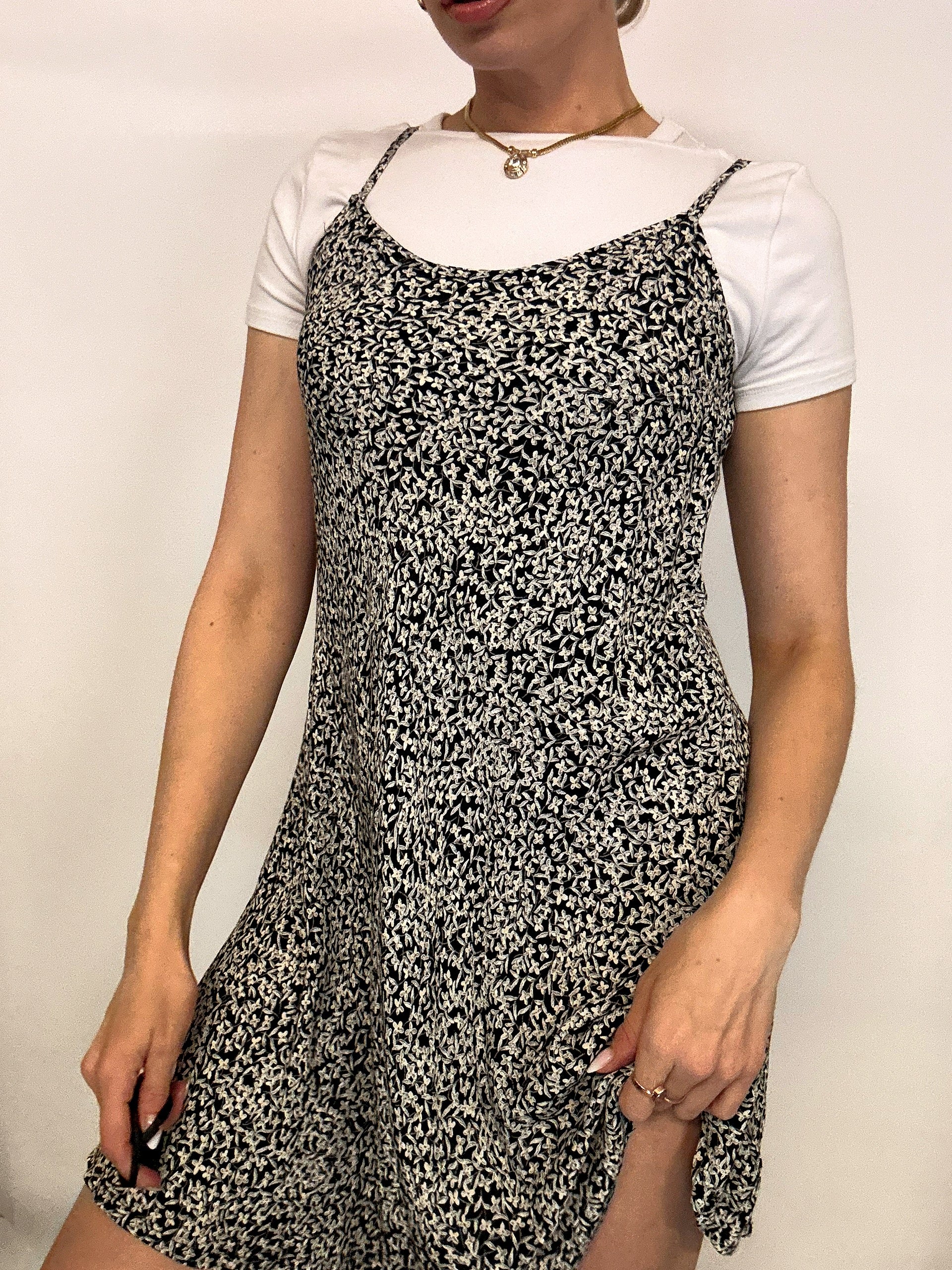 Robe fleurie noire et blanche S/M vintage