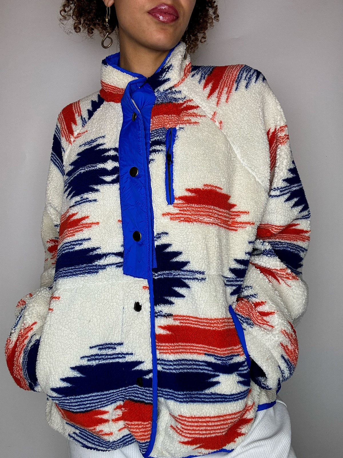 Polaire blanche bleu et rouge M/L vintage
