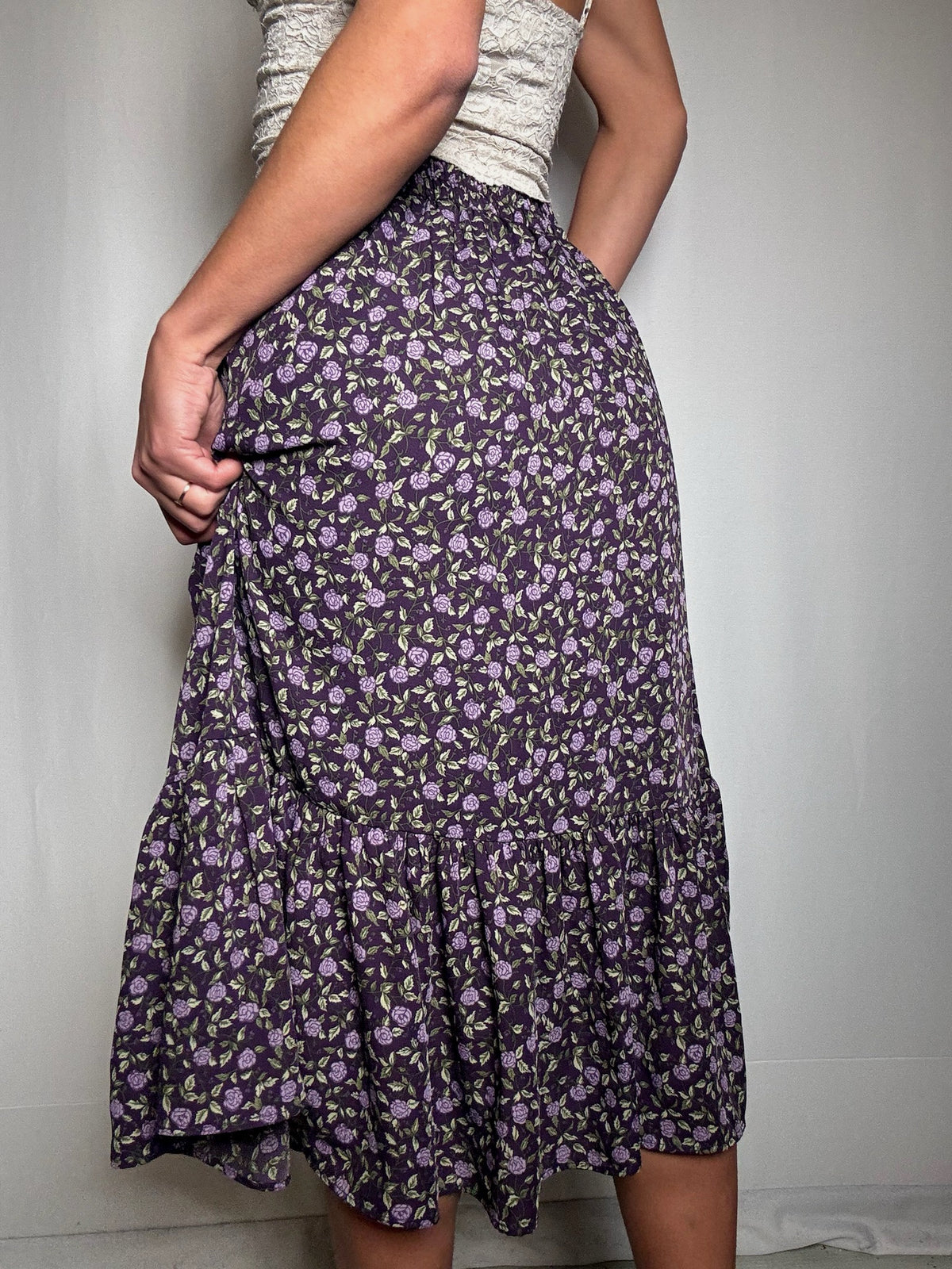 Jupe à fleurs et à volant violet S vintage