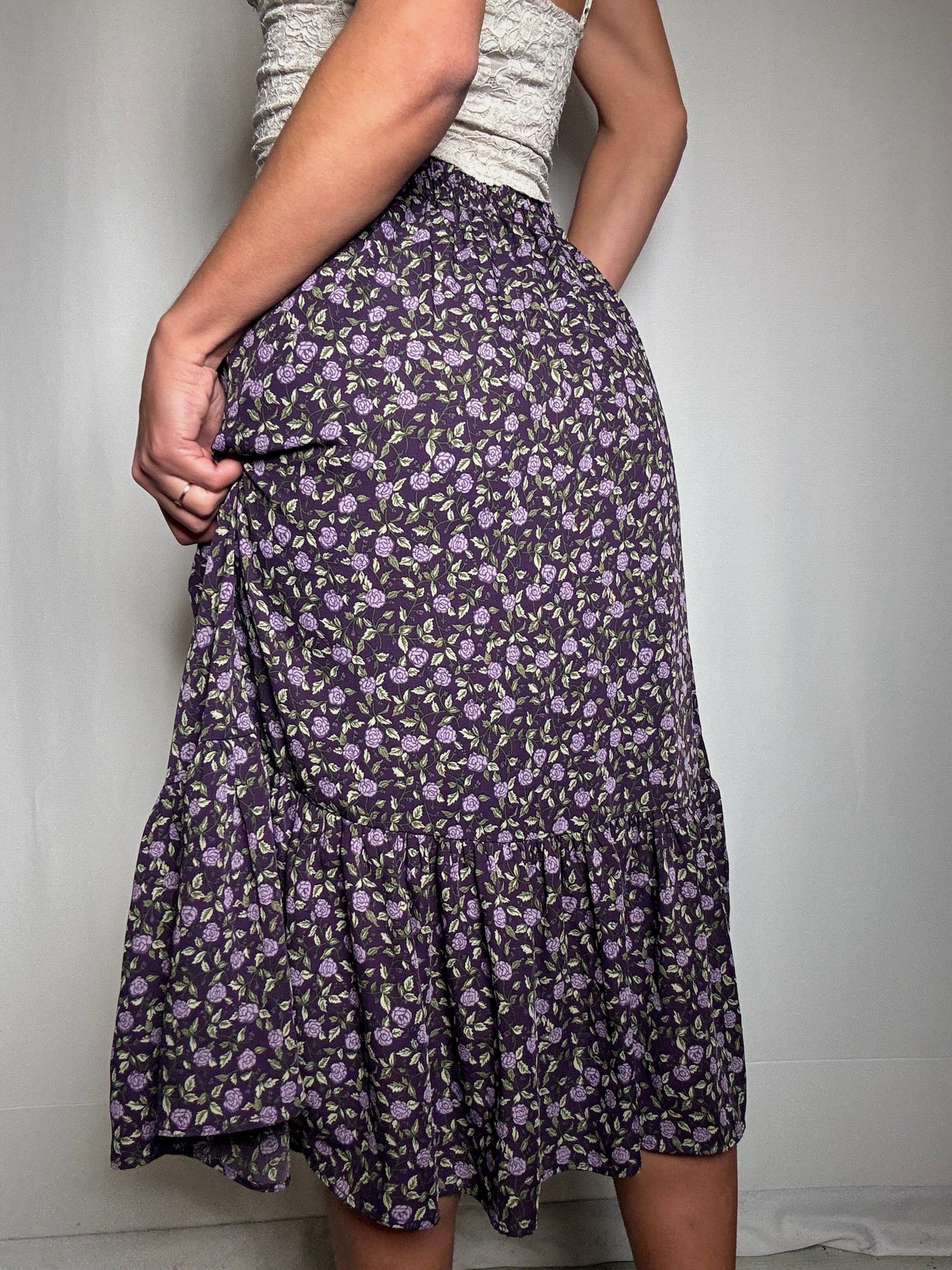 Jupe à fleurs et à volant violet S vintage