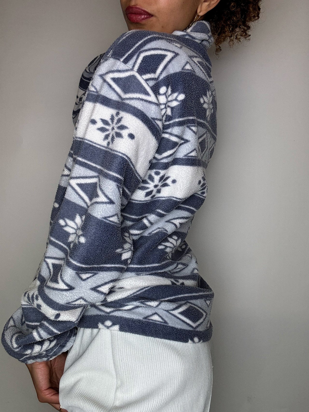 Polaire zippée graphique blanche et bleue M vintage