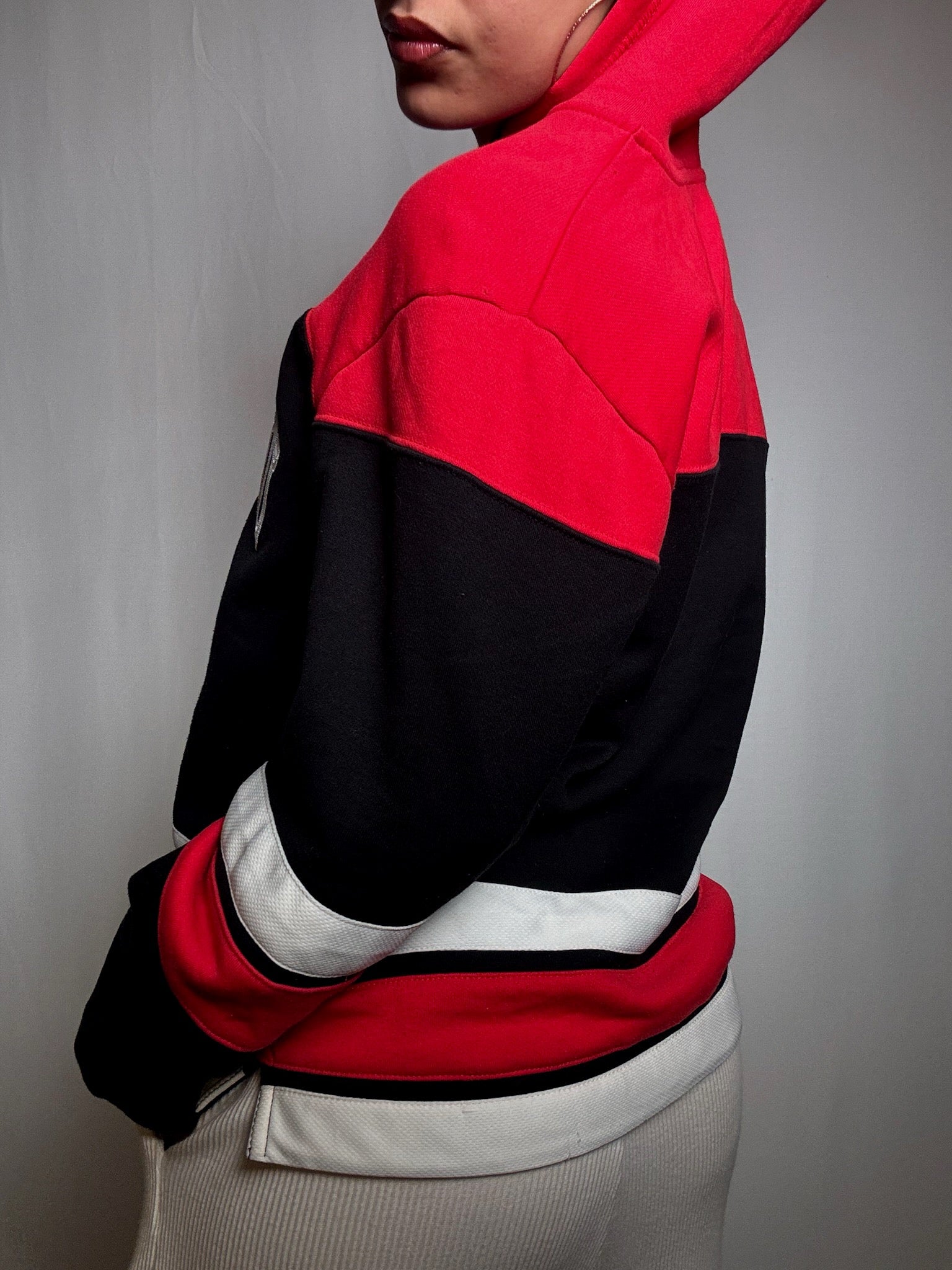 Sweat de Hockey rouge et noir M vintage