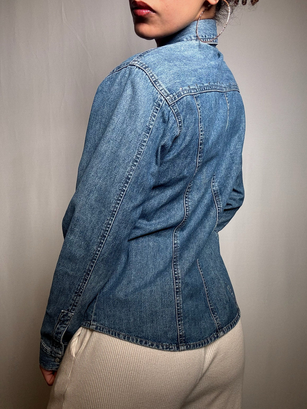 Tailliertes Vintage-Jeanshemd Größe S