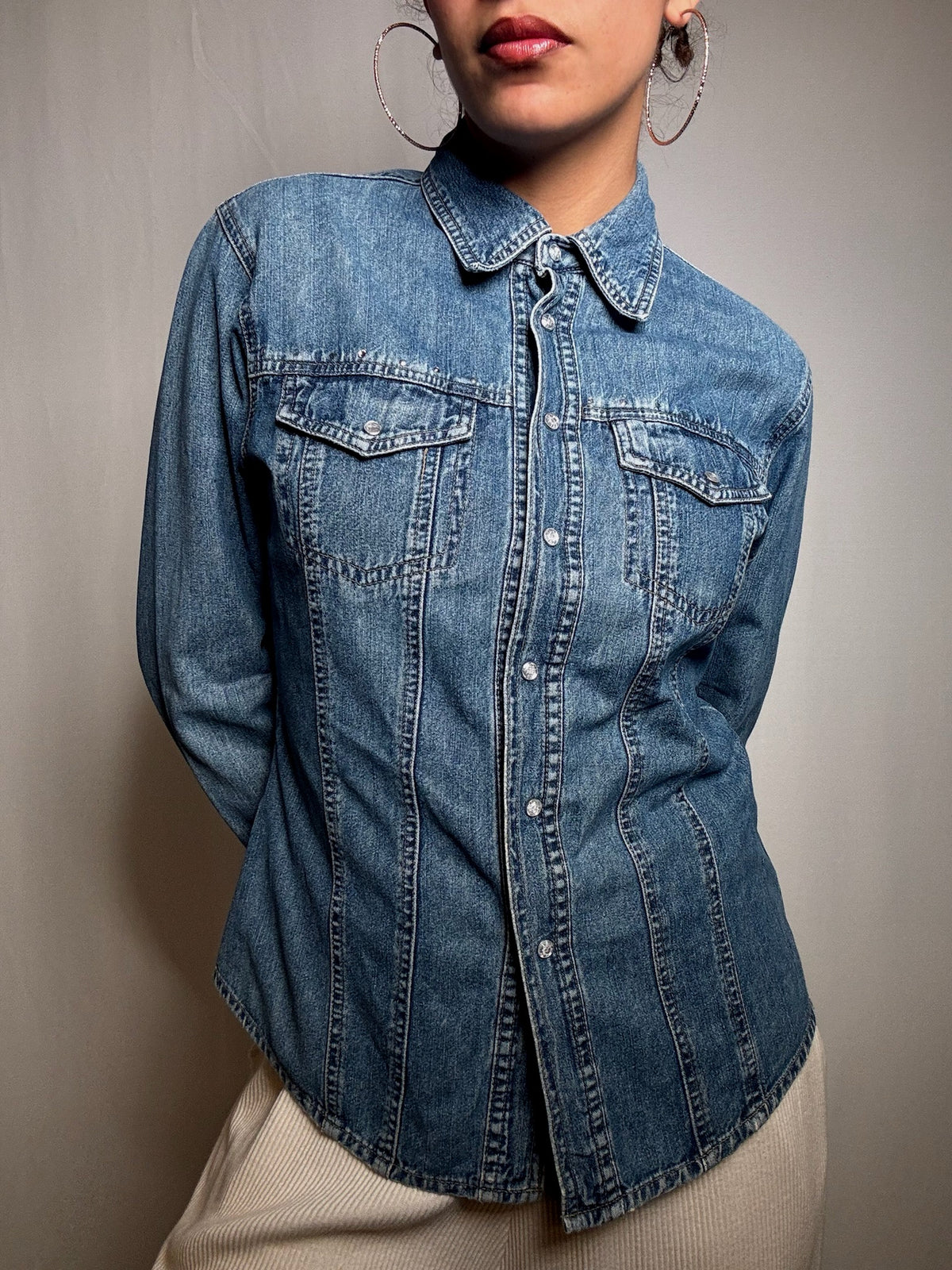 Tailliertes Vintage-Jeanshemd Größe S