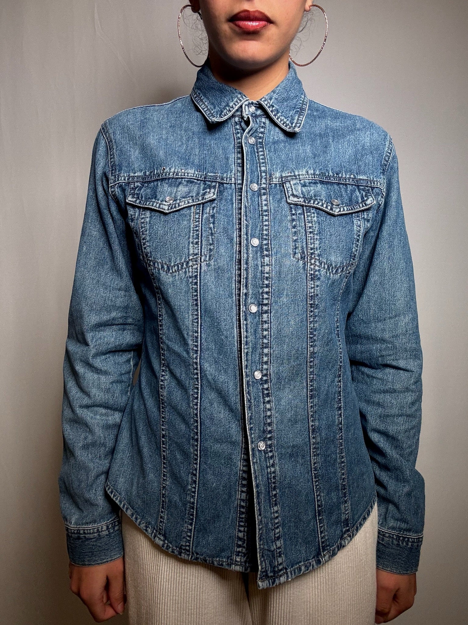 Tailliertes Vintage-Jeanshemd Größe S