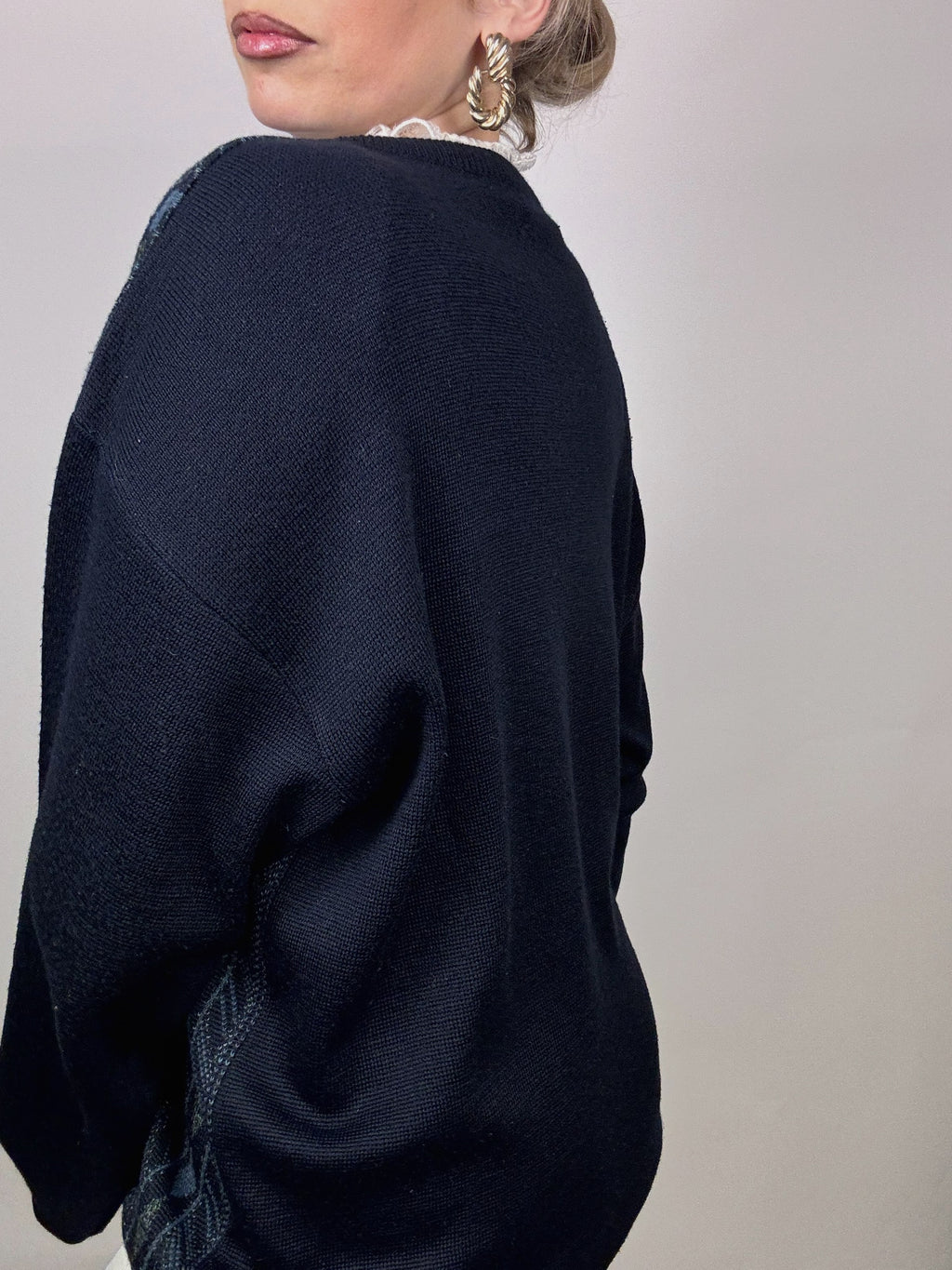 Blue striped crew neck sweater with vintage patterns M/L