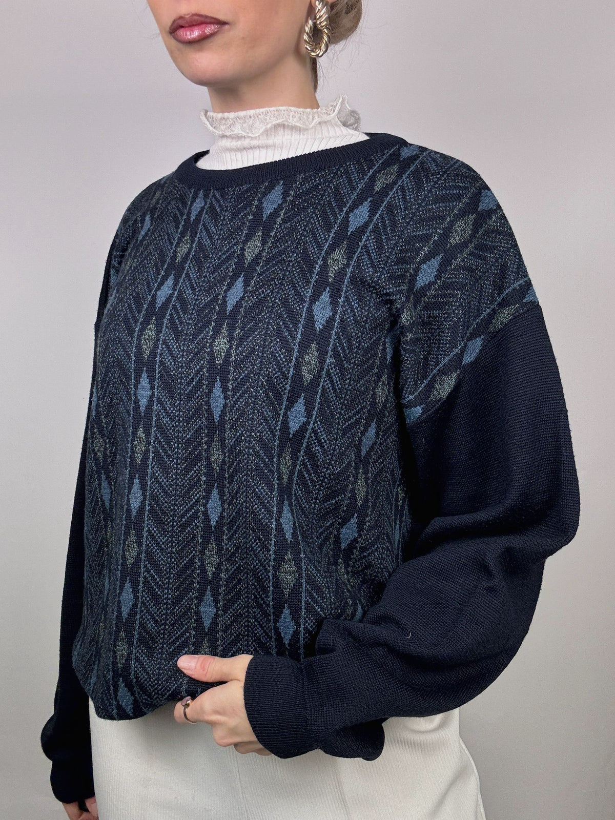Blue striped crew neck sweater with vintage patterns M/L