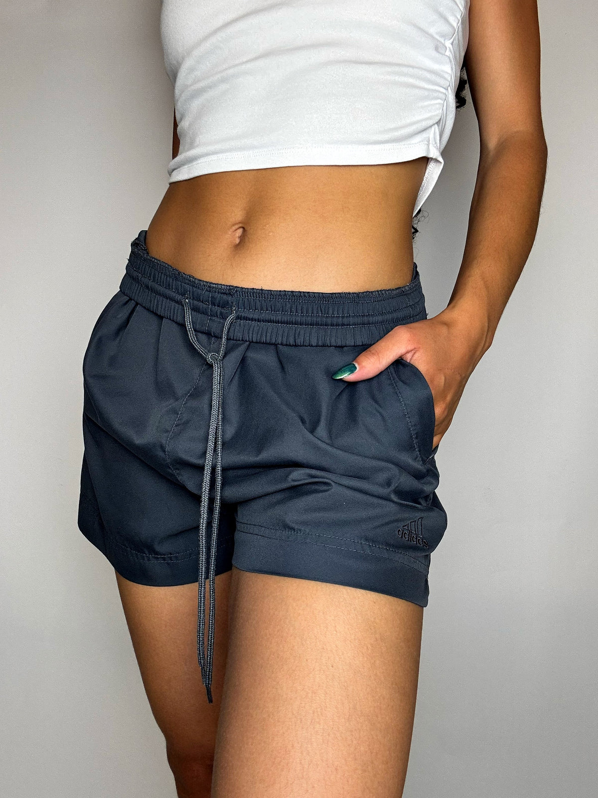 Short de sport gris foncé ADIDAS M/L vintage