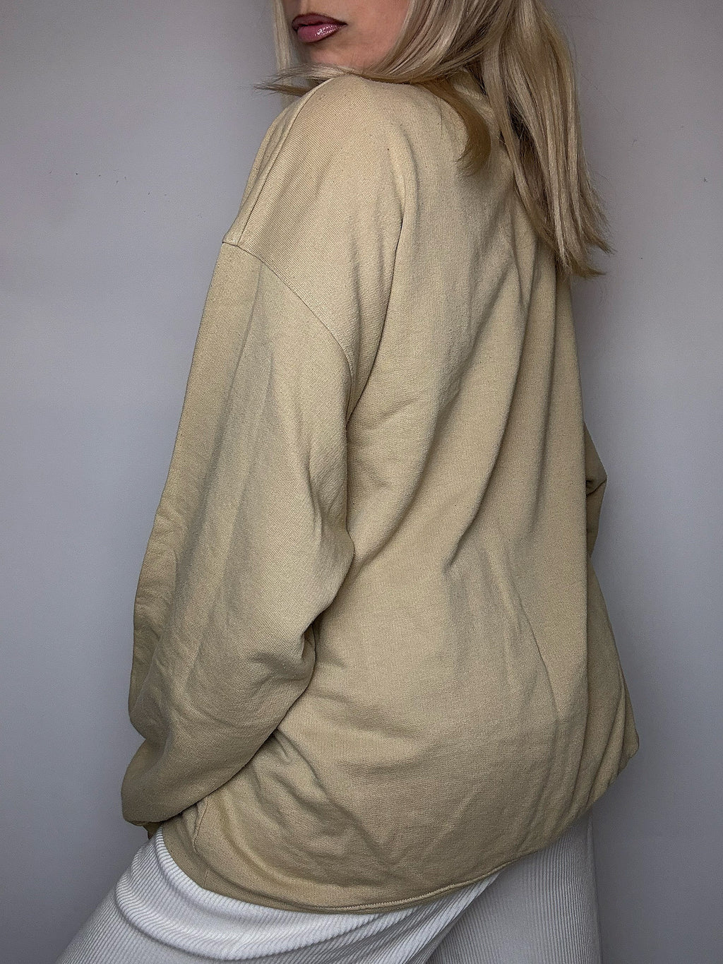 Beiges Sweatshirt mit Rundhalsausschnitt im Vintage-Stil