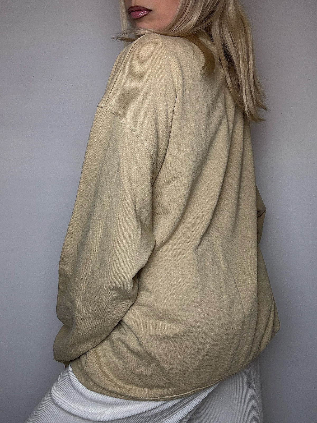 Beiges Sweatshirt mit Rundhalsausschnitt im Vintage-Stil