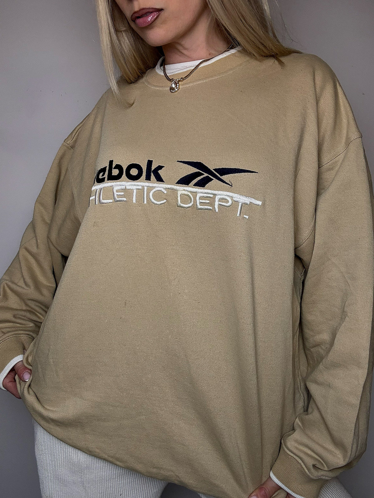 Beiges Sweatshirt mit Rundhalsausschnitt im Vintage-Stil