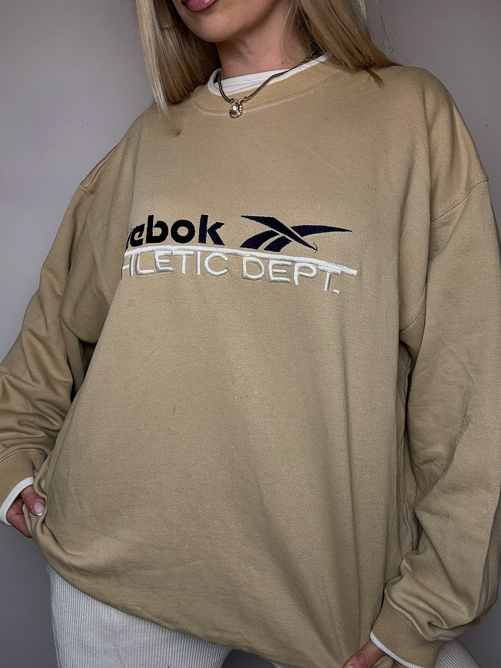 Beiges Sweatshirt mit Rundhalsausschnitt im Vintage-Stil