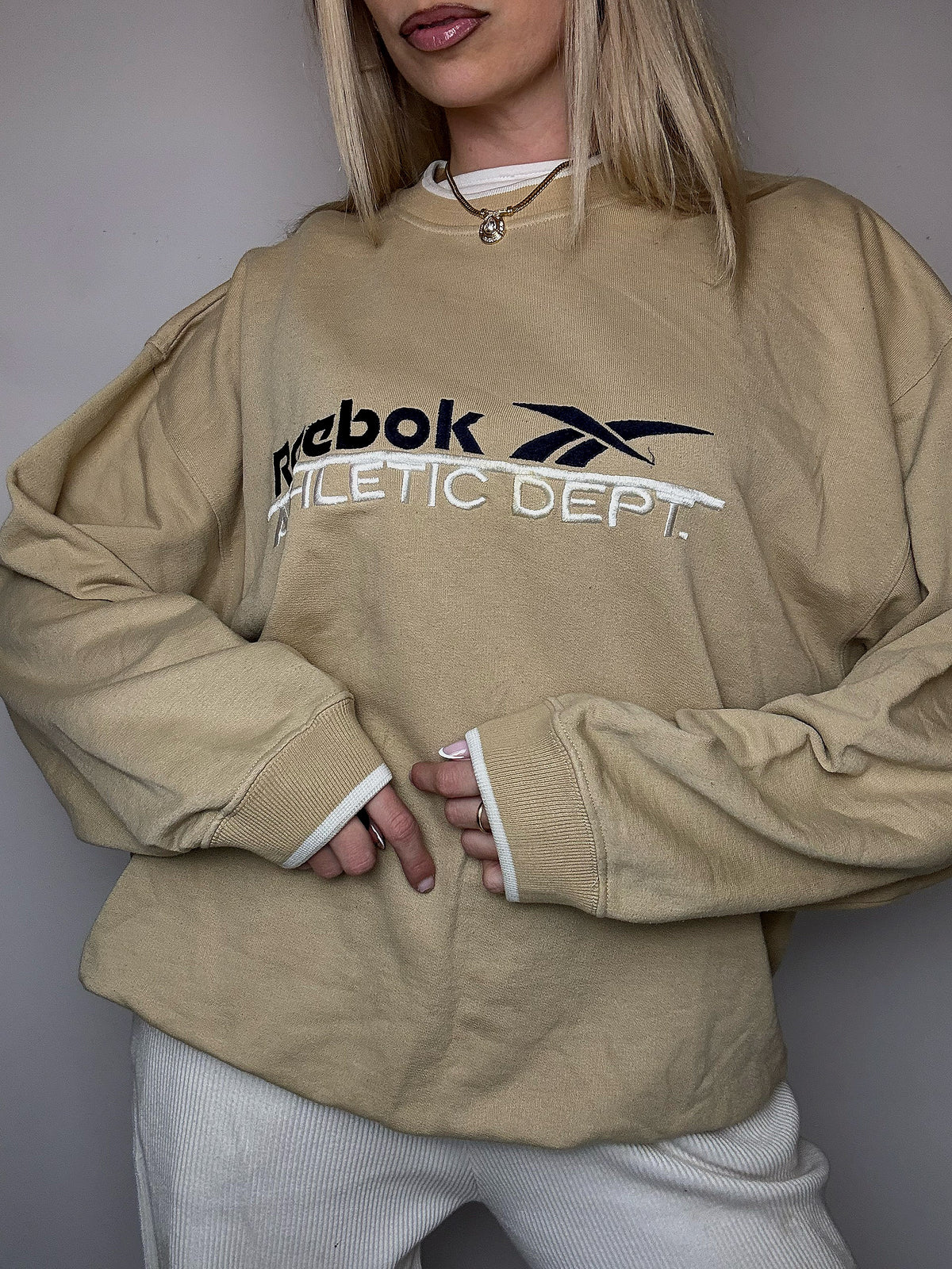 Beiges Sweatshirt mit Rundhalsausschnitt im Vintage-Stil