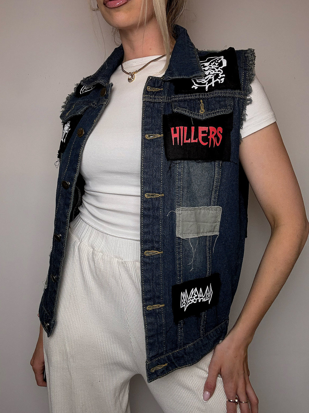 Vintage-Jeansjacke mit Aufnähern, Größe L