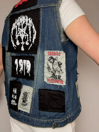 Vintage-Jeansjacke mit Aufnähern, Größe L