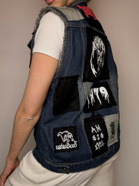 Vintage-Jeansjacke mit Aufnähern, Größe L