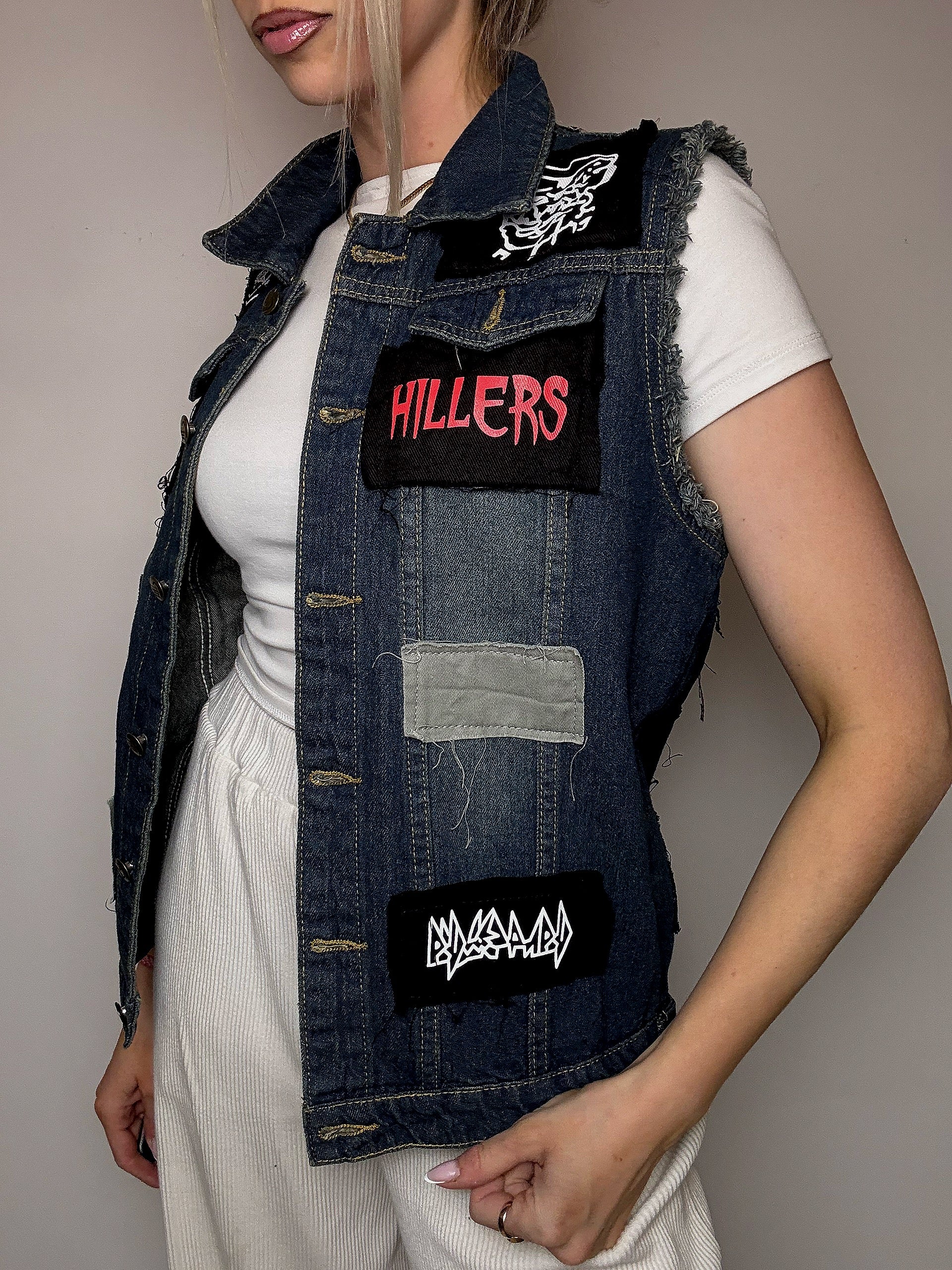 Vintage-Jeansjacke mit Aufnähern, Größe L