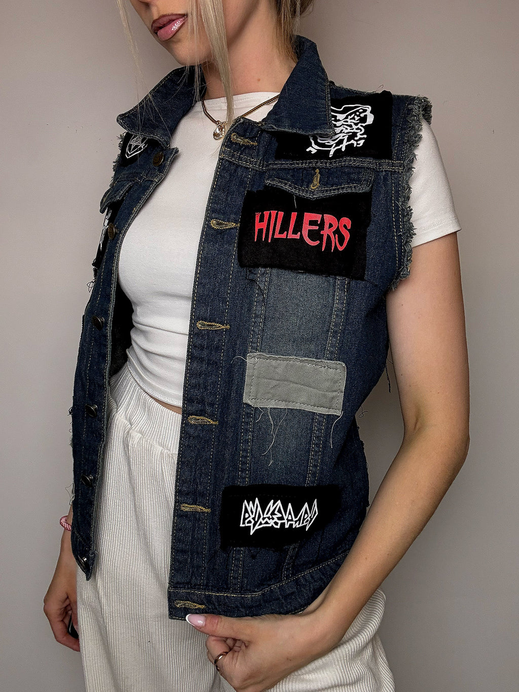 Vintage-Jeansjacke mit Aufnähern, Größe L