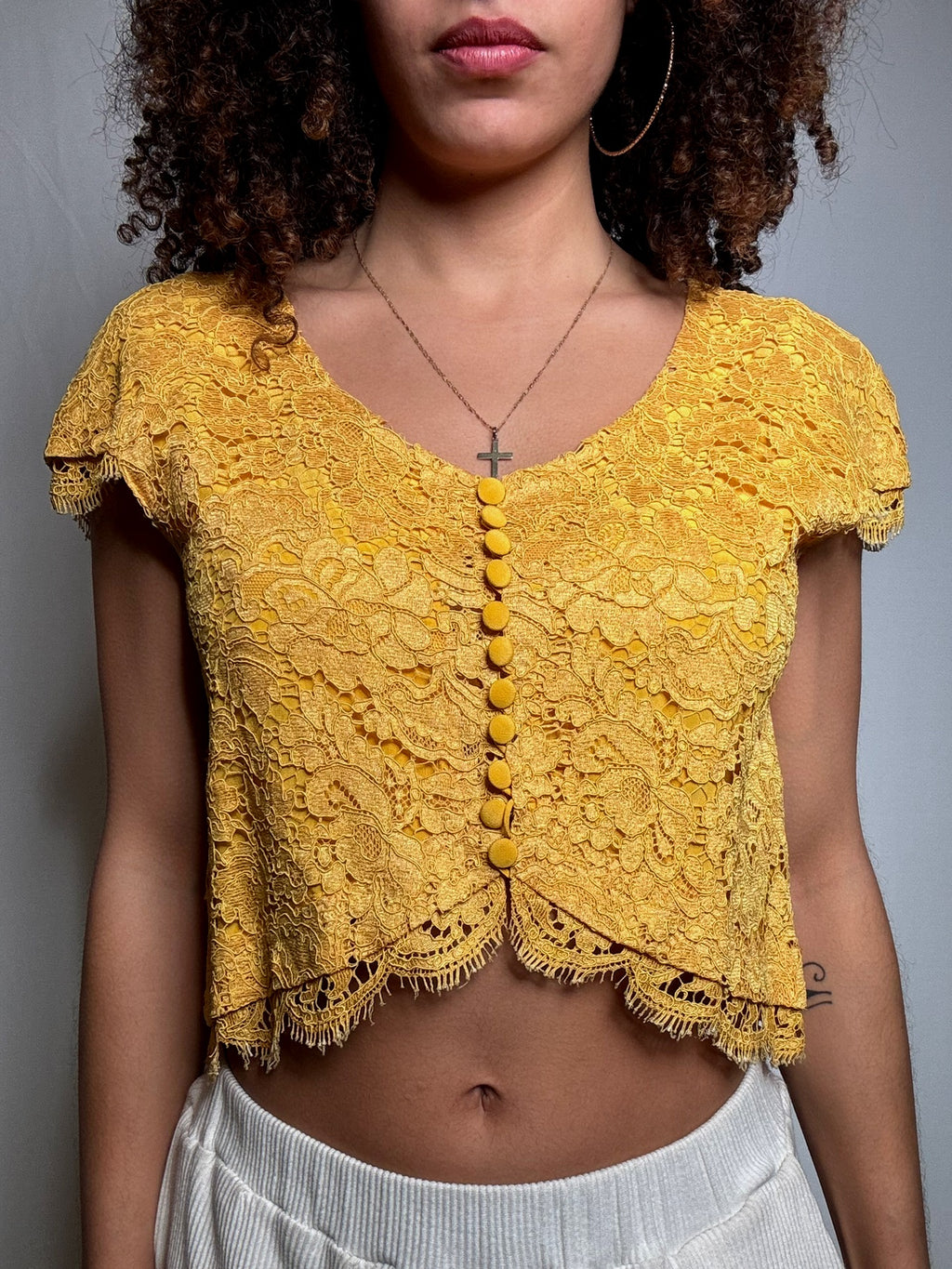Gelbes Vintage-Spitzentop S/M