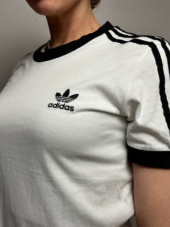 ADIDAS S vintage black t-shirt
