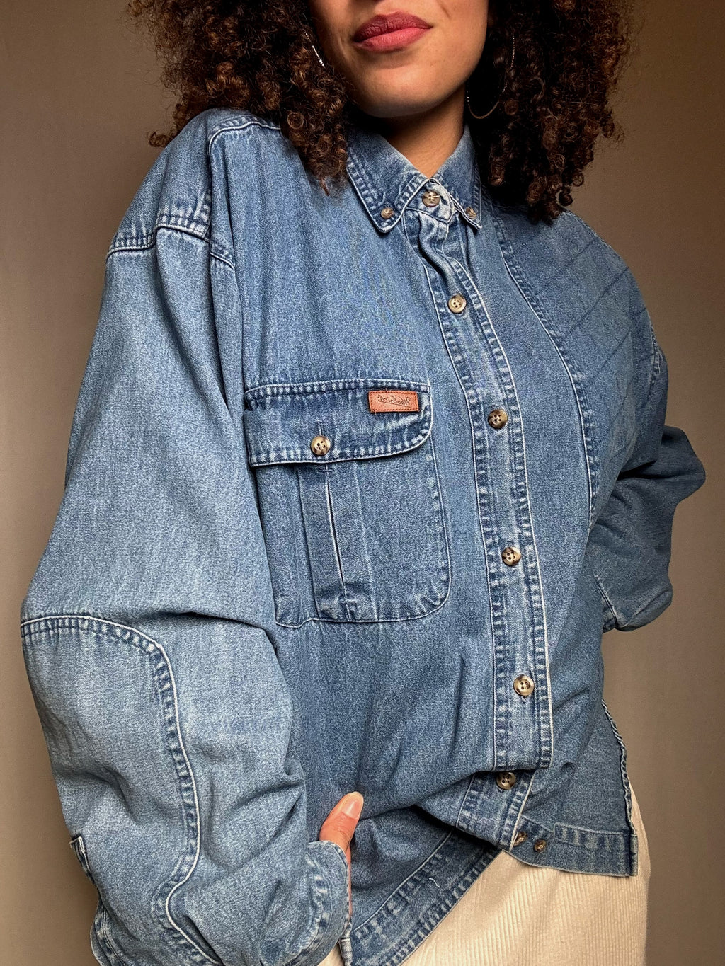 Denim shirt with vintage L details