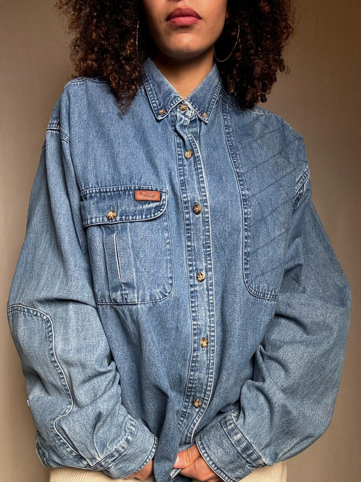 Denim shirt with vintage L details