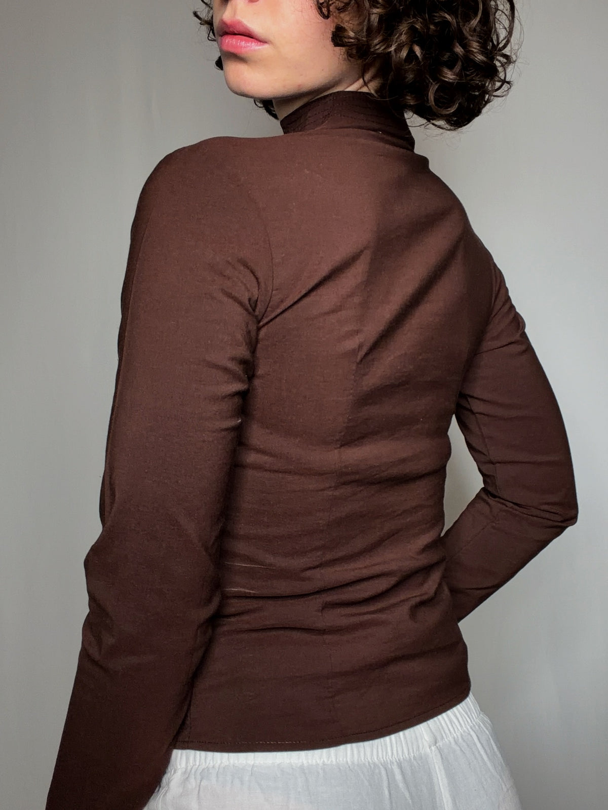 chemise brune avec broderies S/M vintage