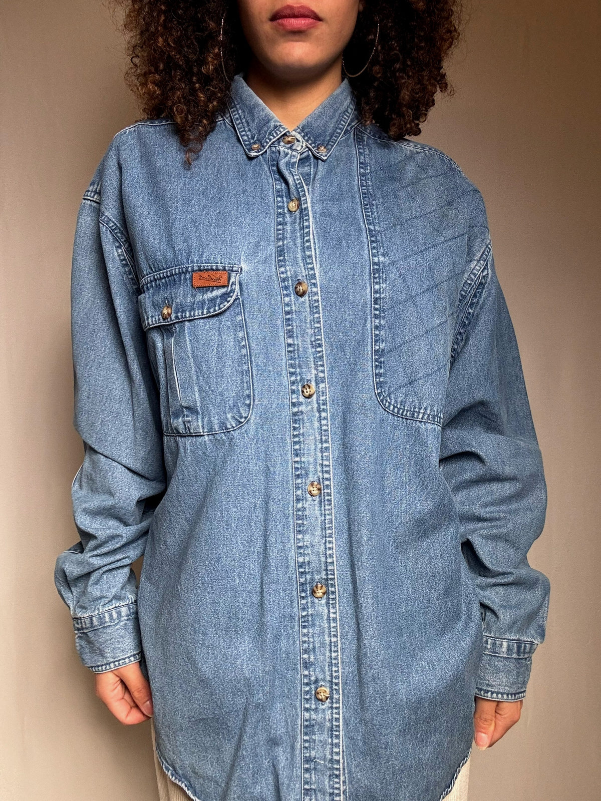 Denim shirt with vintage L details