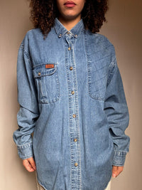 Denim shirt with vintage L details