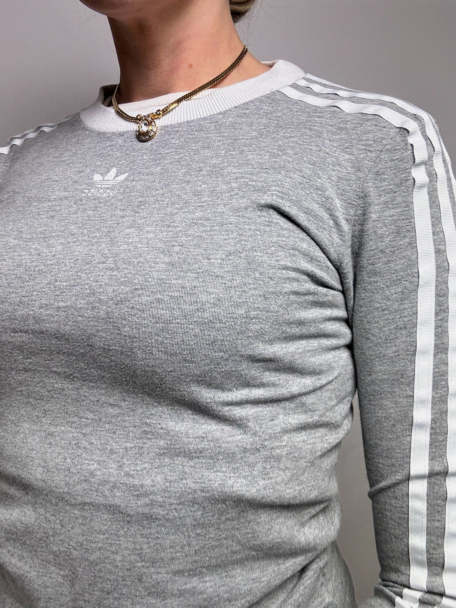 ADIDAS XS vintage gray long-sleeved t-shirt