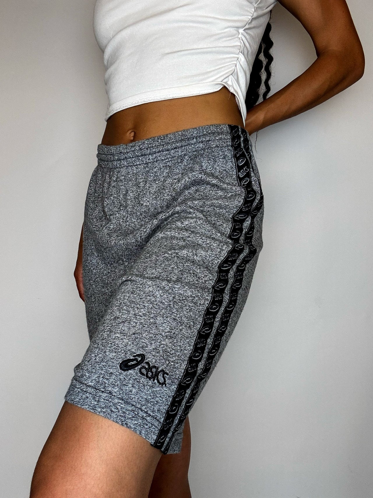 Short en molleton gris ASICS L vintage
