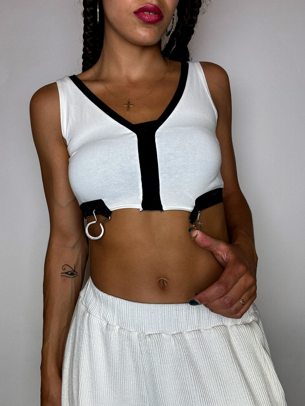 Crop top noir et blanc à détail argenté S vintage