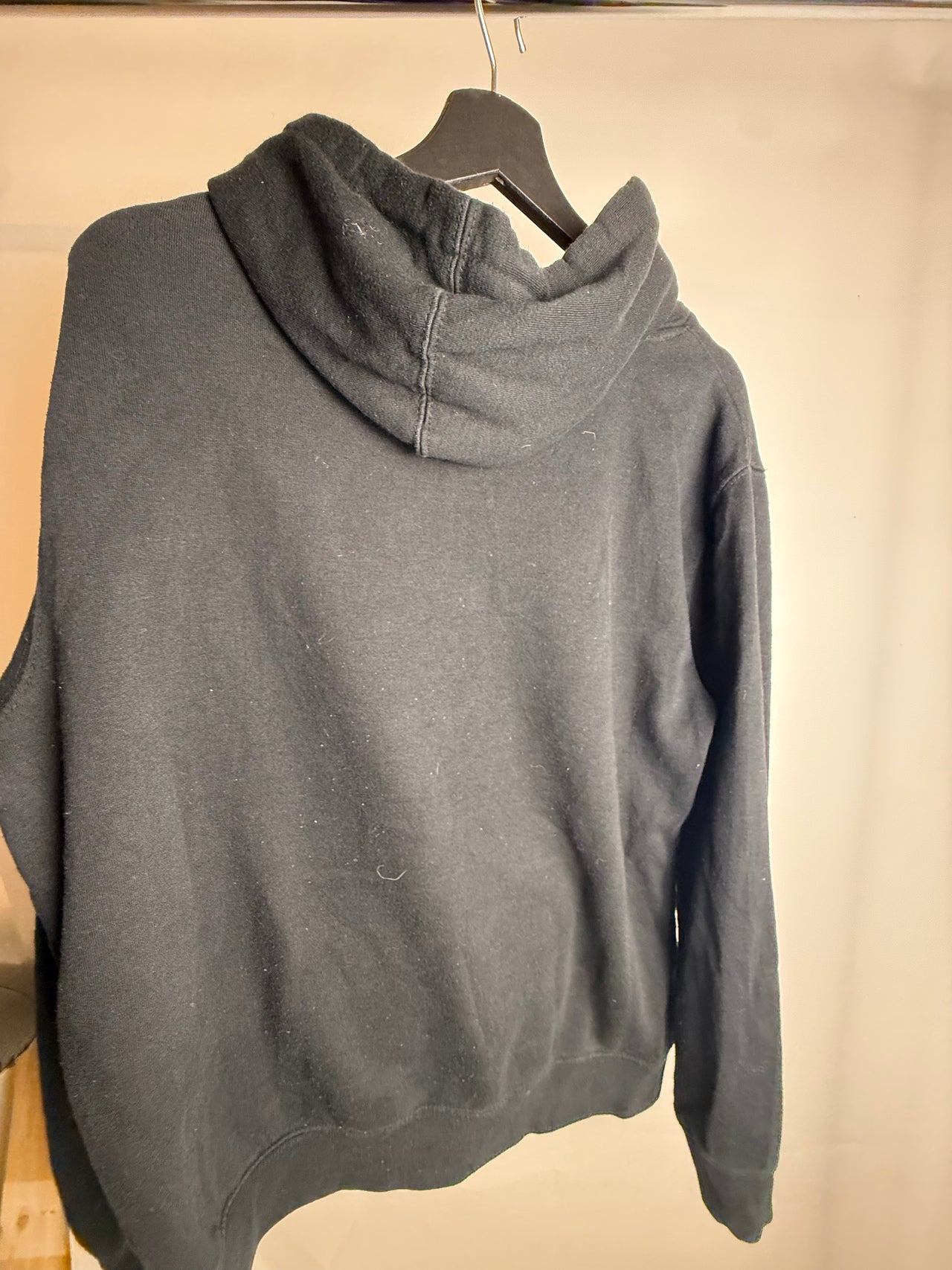 Sweat a capuche noir et violet M braderie