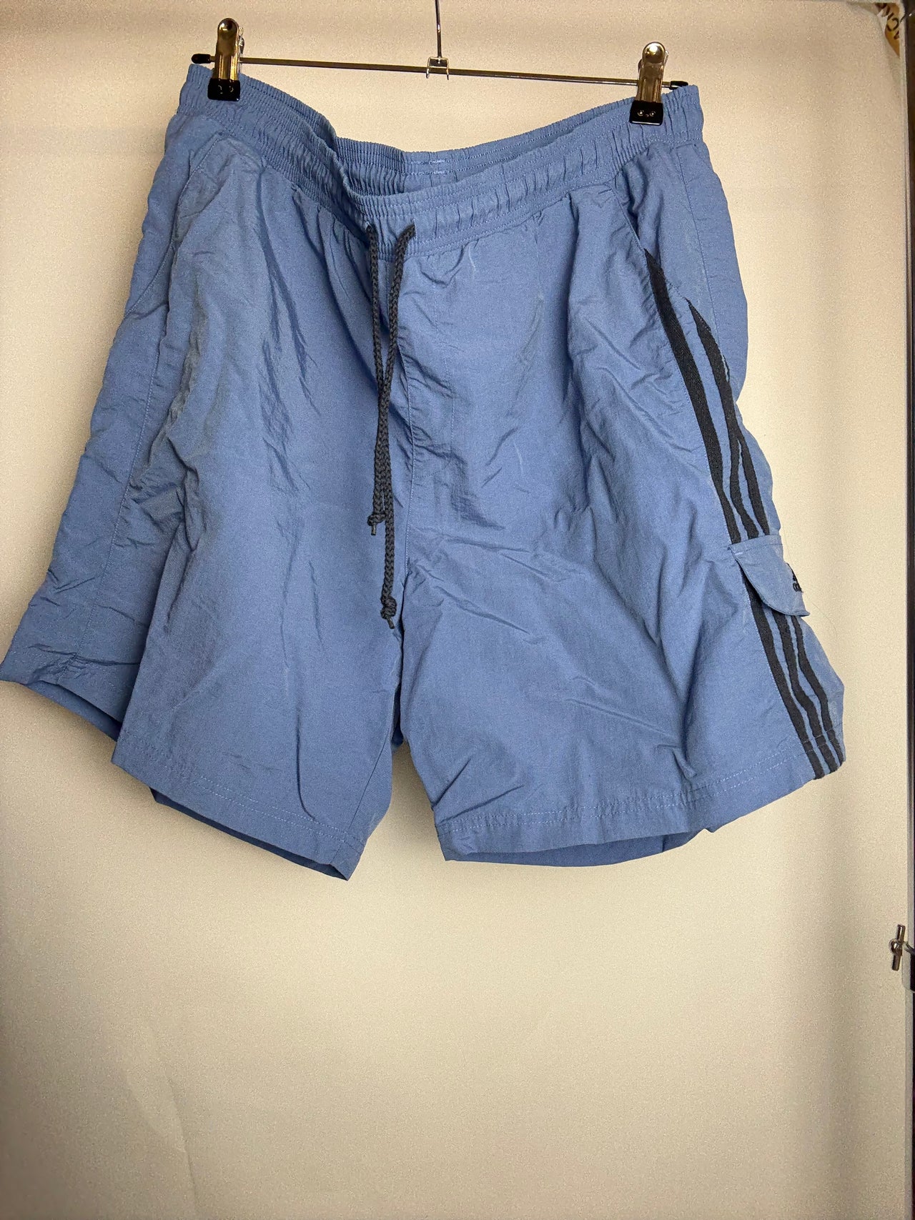 Short de sport bleu Adidas L braderie