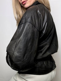 Vintage M schwarze taillierte Lederjacke