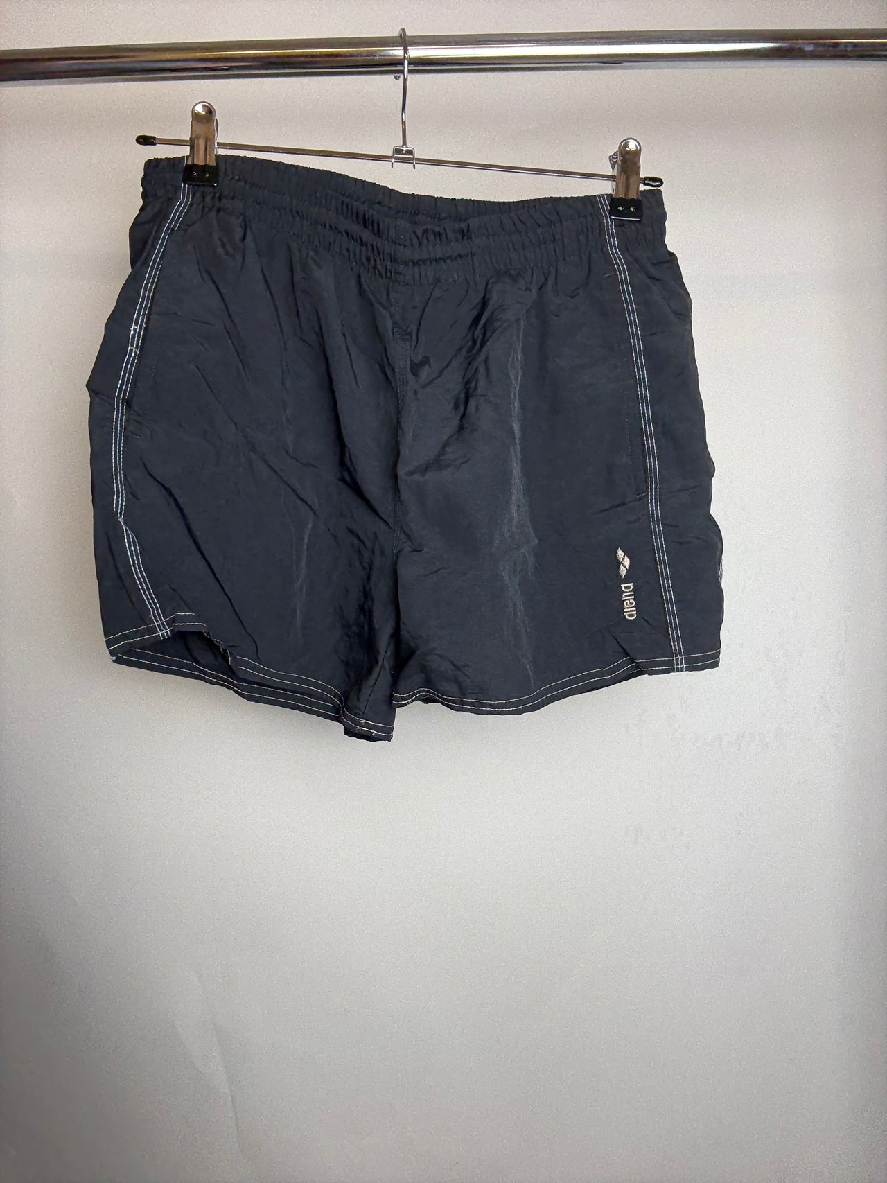 Short de sport noir arena L braderie
