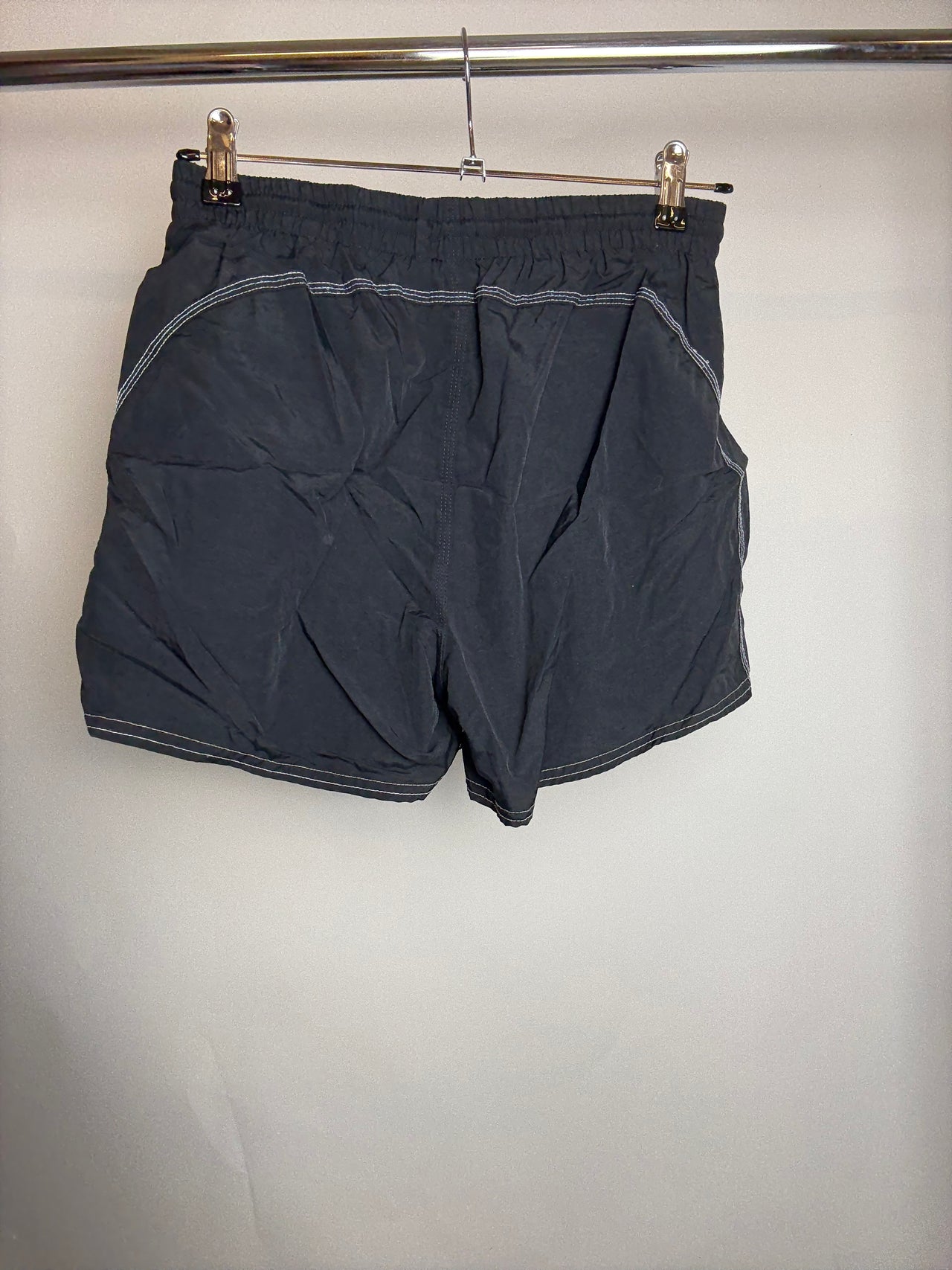 Short de sport noir arena L braderie