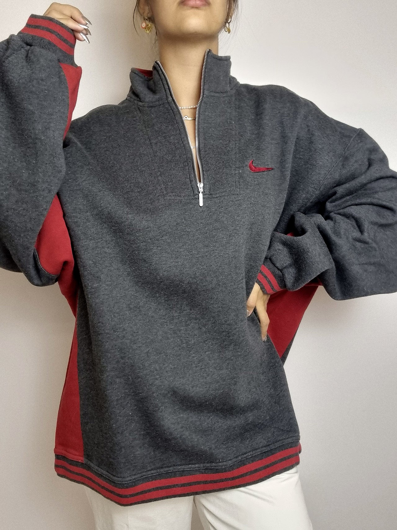 Pull vintage gris et rouge Nike XL premium