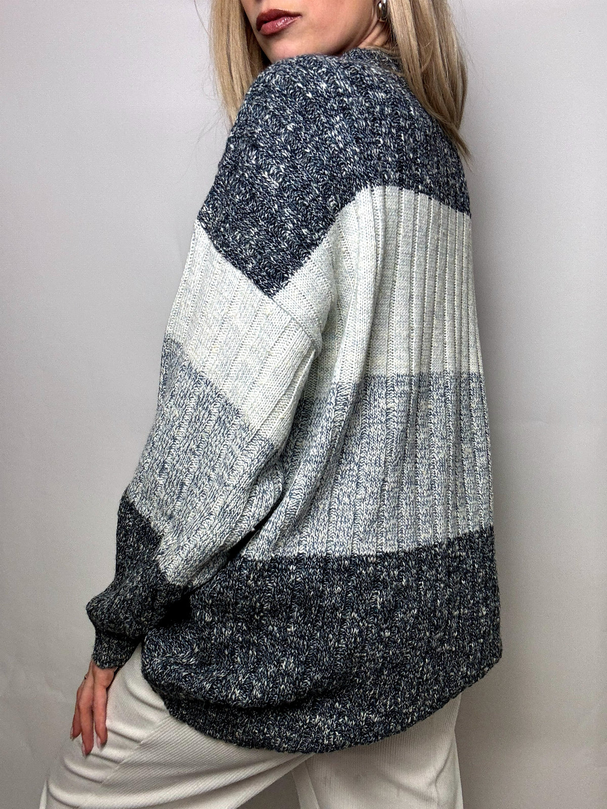 Vintage XL gray gradient braid crew neck sweater