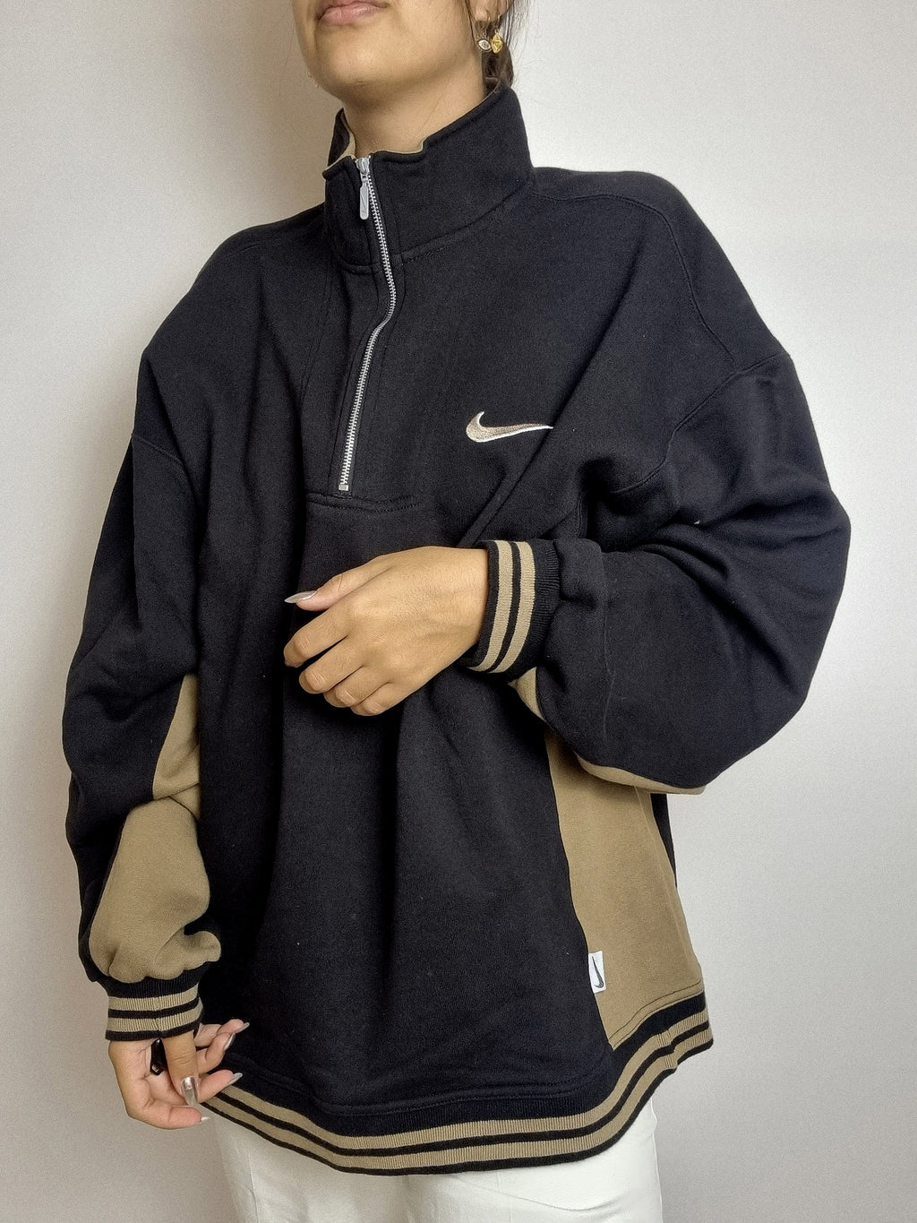 Vintage schwarz-beiger Nike L Premium-Pullover