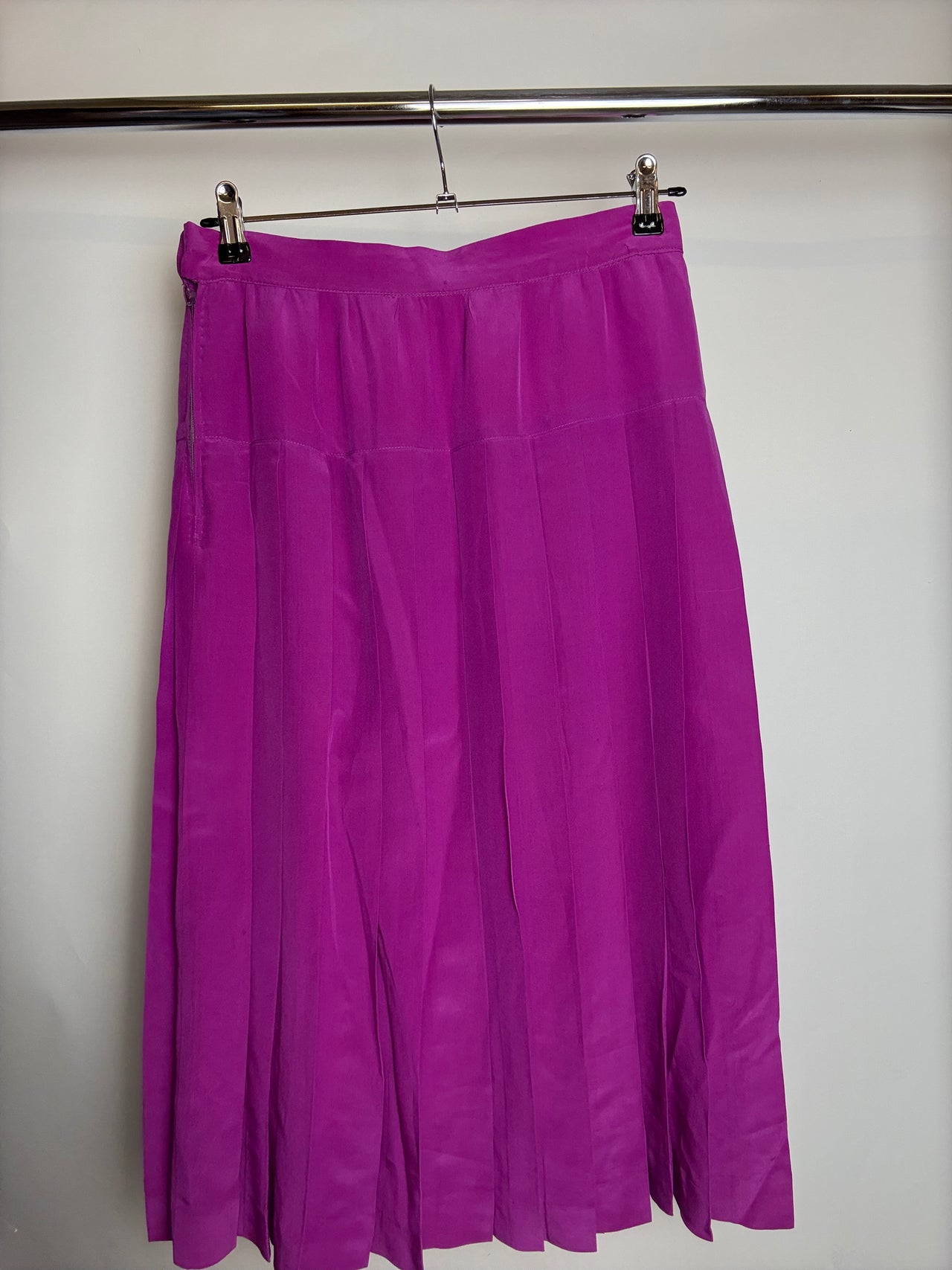 Jupe midi en soie fuchsia M braderie