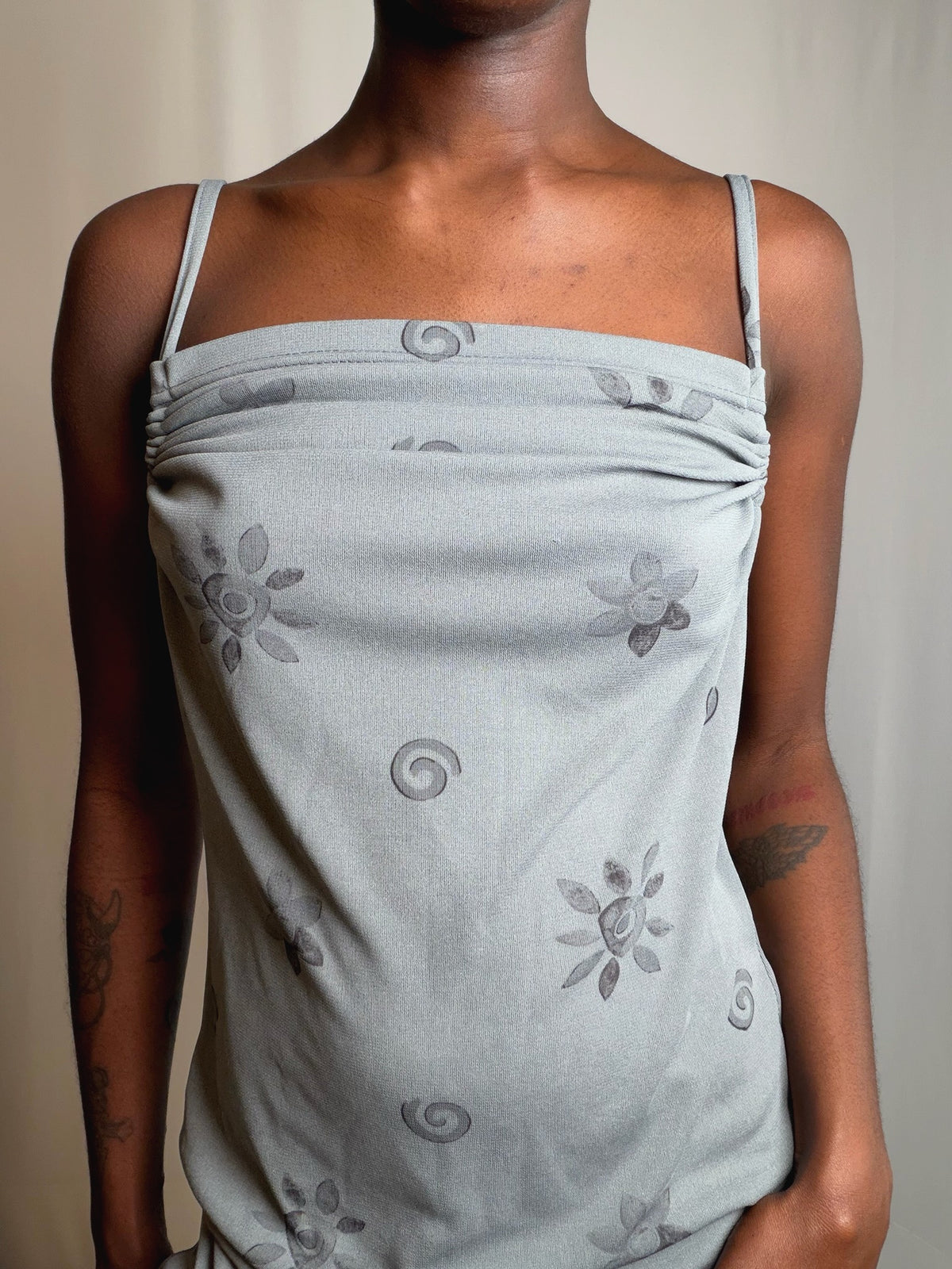 Robe en mesh grise a fleurs M vintage