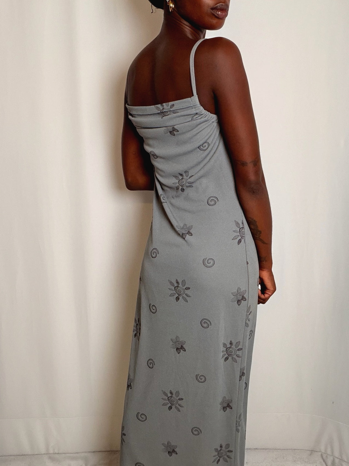 Robe en mesh grise a fleurs M vintage