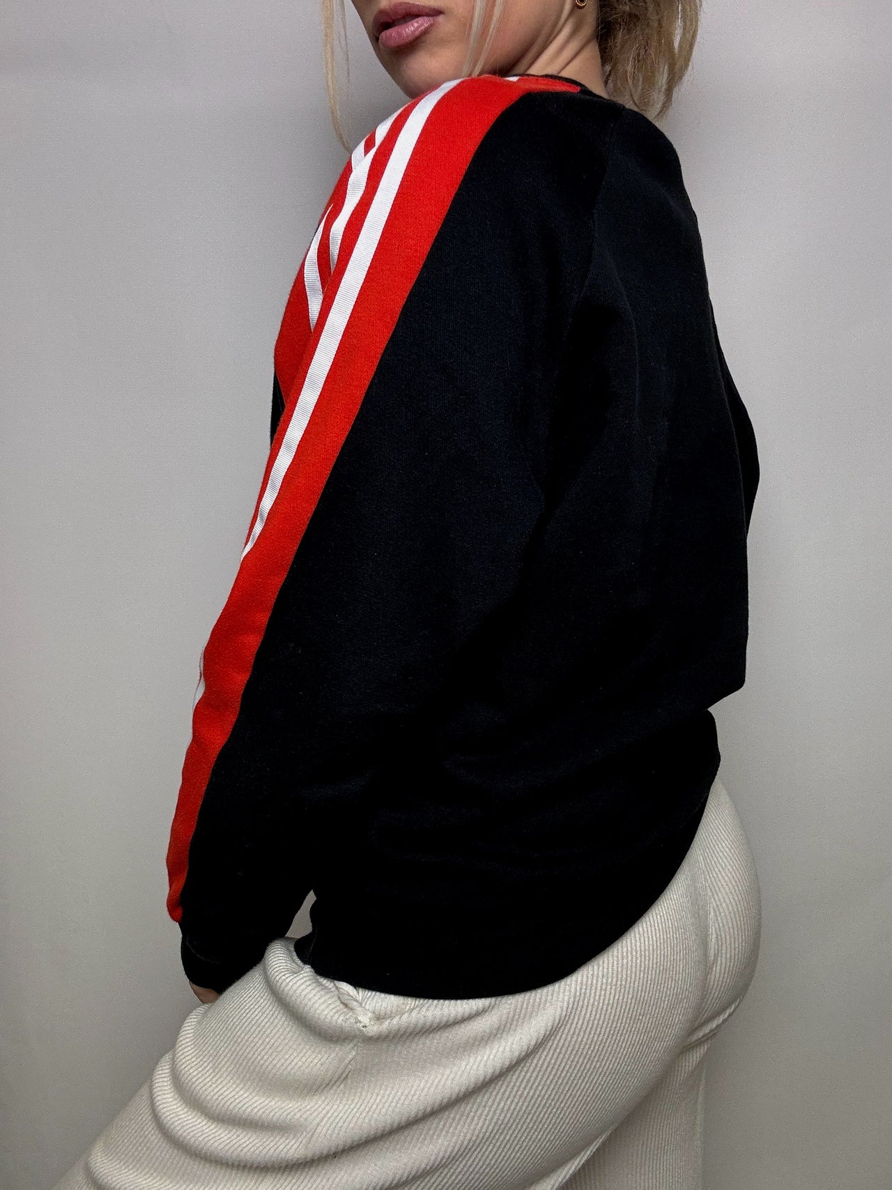 ADIDAS S vintage white cropped sweatshirt