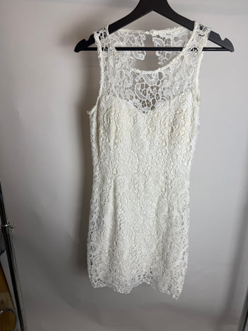 Robe dos nu à dentelle blanche XS/S braderie